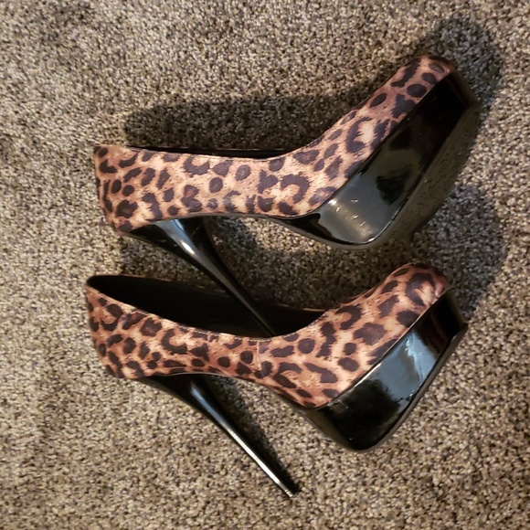 Cheetah heels 👠 - Picture 7 of 9